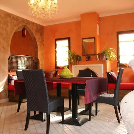 Riad Ifrane, 7 Au Village Naturiste Couple Only